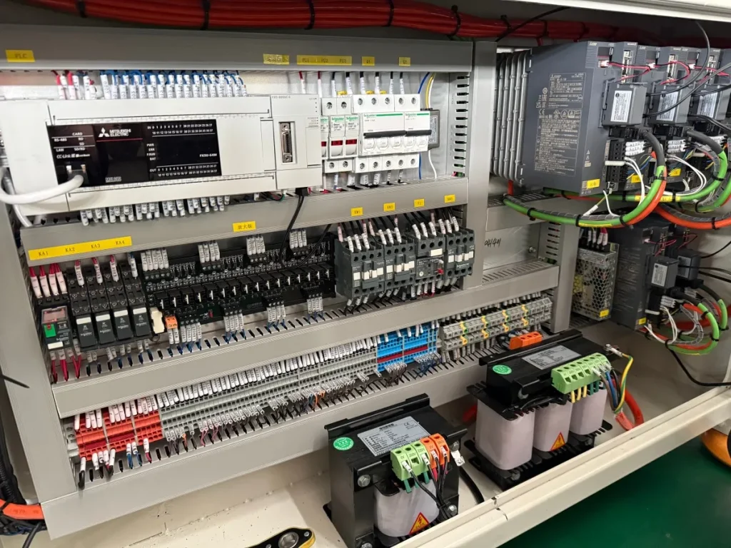 Трубогибочный станок с ЧПУ-10Electrical cabinet