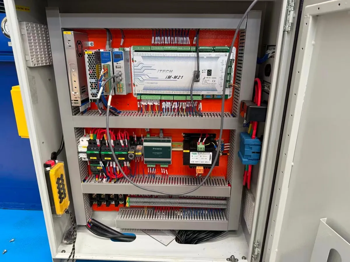 Вальцы гидравлические четырехвалковые W12-x1 (3)