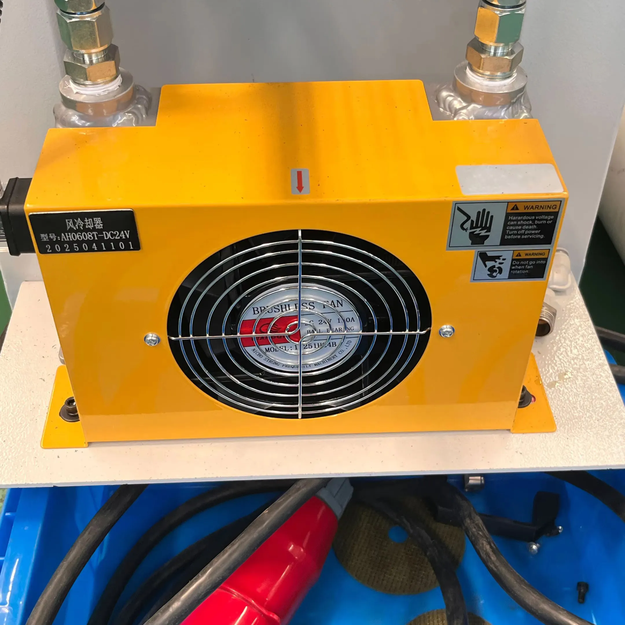 Полностью-автоматический-ЧПУ-трубогиб-для-U-образных-петель-теплообменника-X1 (4)