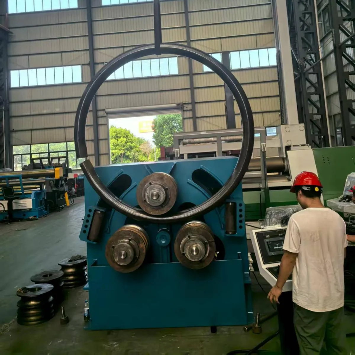 Профилегибочный станок W24S-T1 (1)