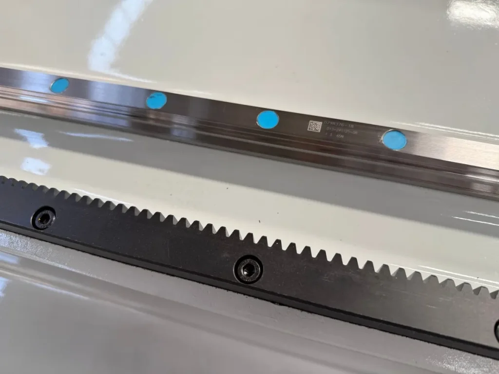 Трубогибочный станок с ЧПУ-1Linear Guides