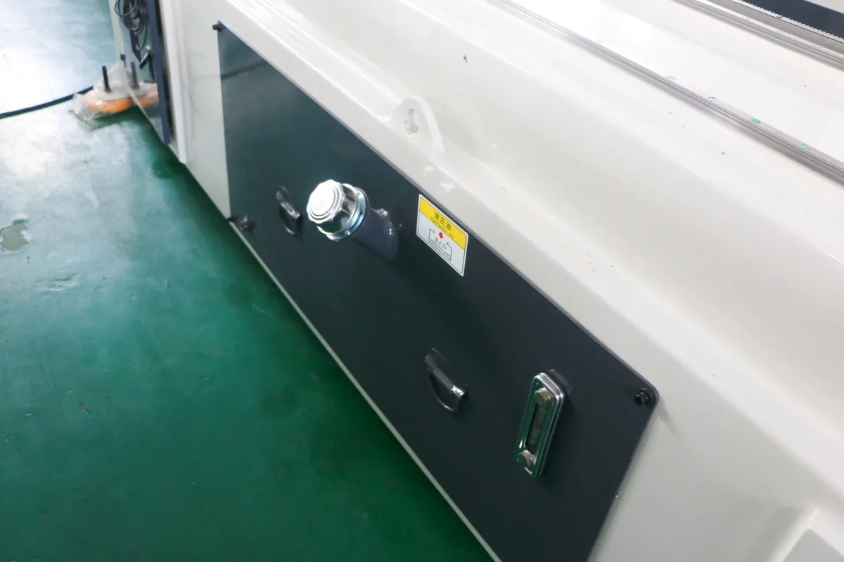 Трубогибочный станок с ЧПУ-8Hydraulic oil filling port