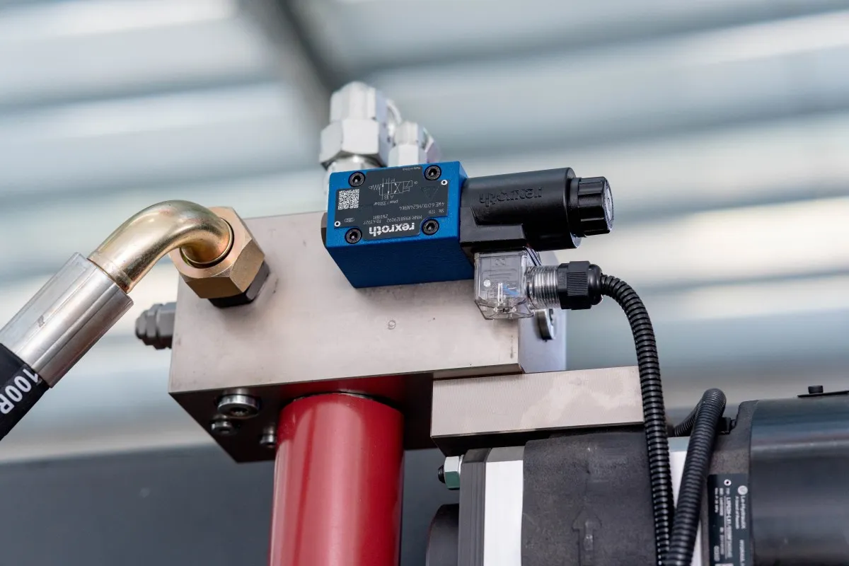 ЧПУ-листогибочный-пресс-T2