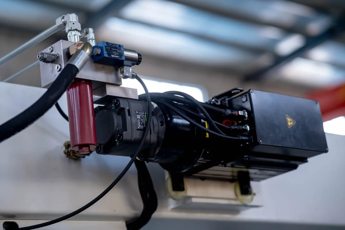 ЧПУ-листогибочный-пресс-T3