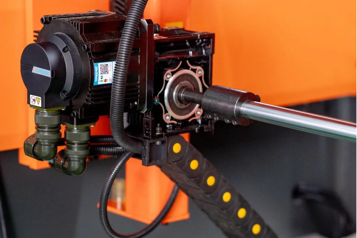 ЧПУ-листогибочный-пресс-T6